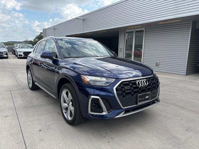 Photo of 2025 Navarra Blue Metallic Audi Q5