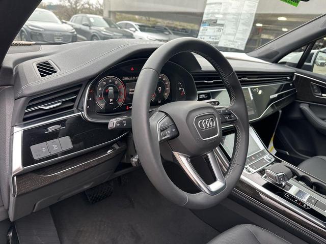 Photo of 2025 Glacier White Metallic Audi Q7
