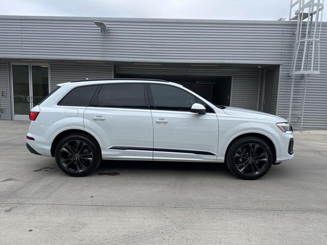 Photo of 2025 Glacier White Metallic Audi Q7