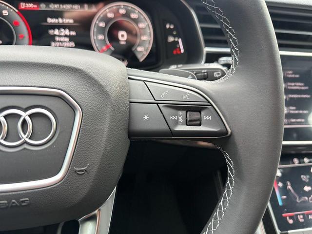 Photo of 2025 Glacier White Metallic Audi Q7