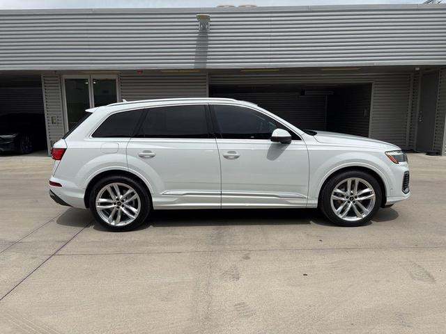 Photo of 2025 Glacier White Metallic Audi Q7