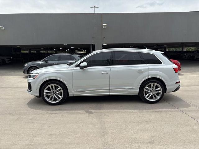 Photo of 2025 Glacier White Metallic Audi Q7