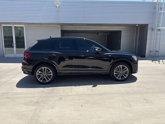 Photo of 2025 Mythos Black Metallic Audi Q3