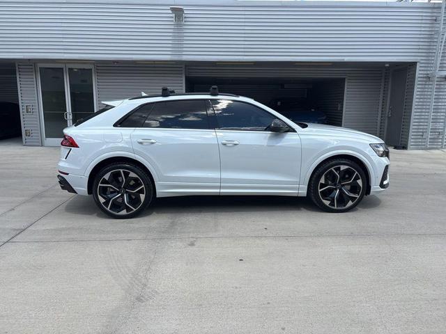 Photo of 2023 Glacier White Metallic Audi RS Q8