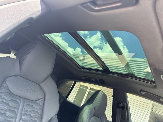Photo of 2023 Glacier White Metallic Audi RS Q8
