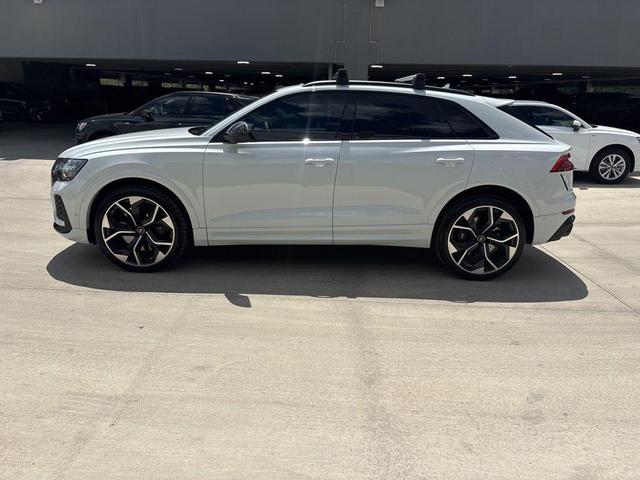 Photo of 2023 Glacier White Metallic Audi RS Q8