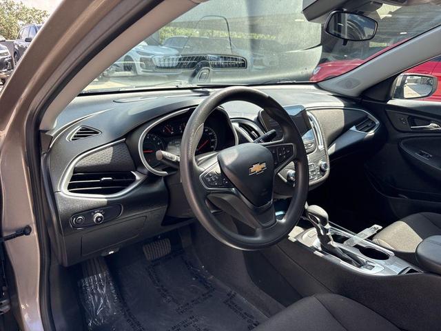 Photo of 2024 Mineral Gray Metallic Chevrolet Malibu