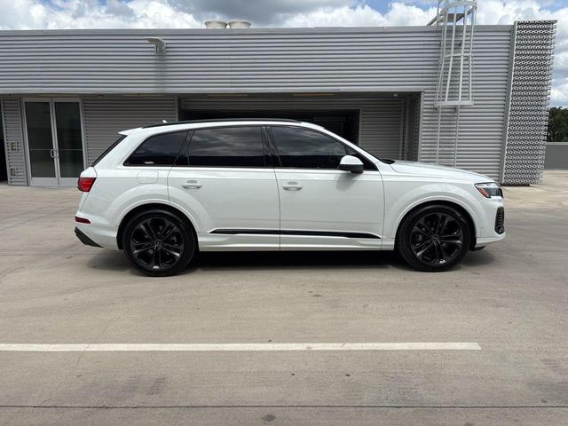 Photo of 2025 Carrara White Audi Q7