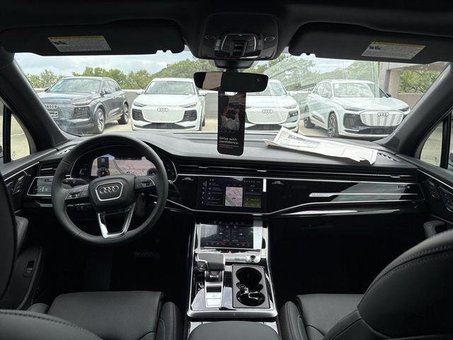 Photo of 2025 Carrara White Audi Q7