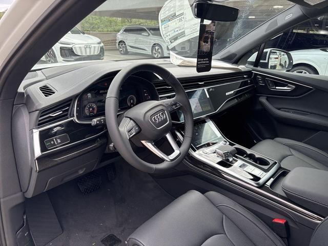 Photo of 2025 Carrara White Audi Q7
