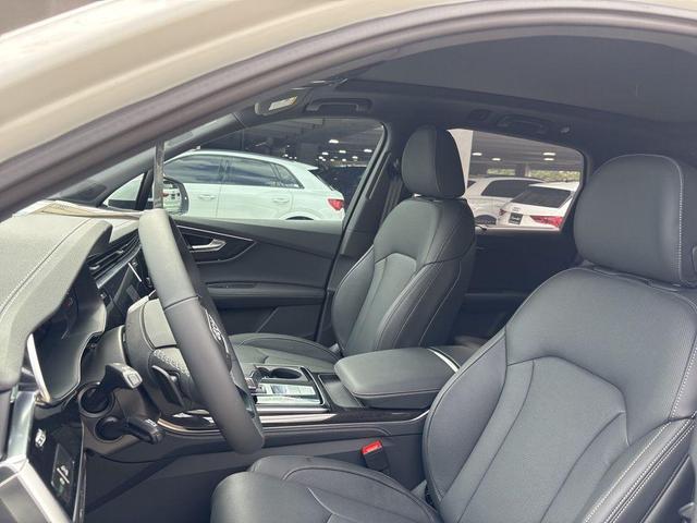 Photo of 2025 Carrara White Audi Q7