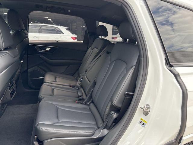Photo of 2025 Carrara White Audi Q7