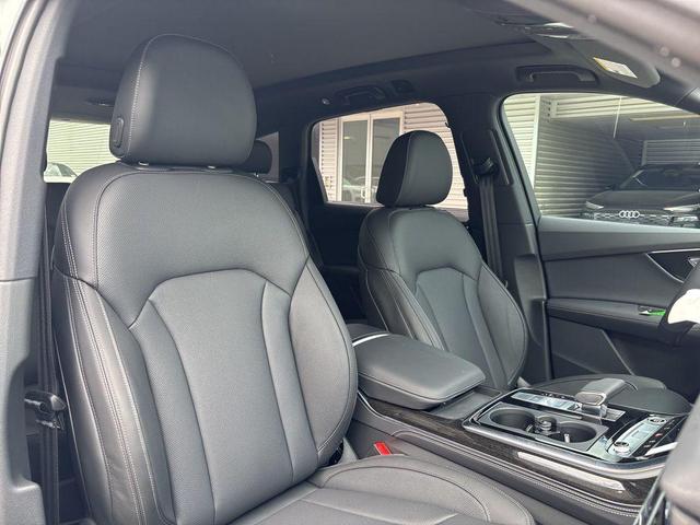Photo of 2025 Carrara White Audi Q7