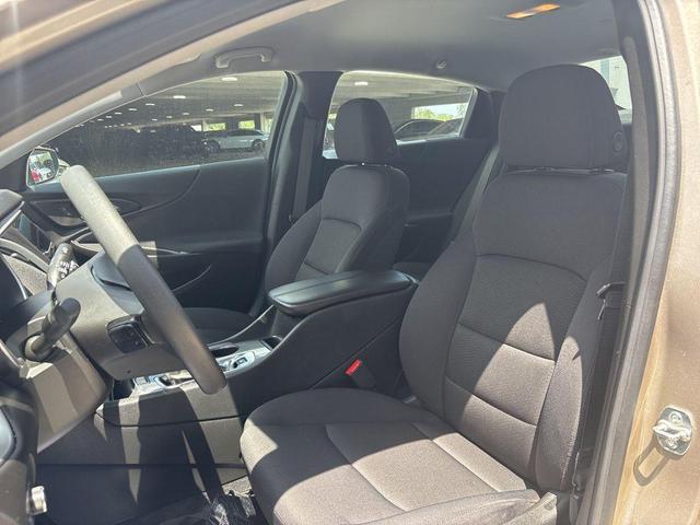 Photo of 2024 Mineral Gray Metallic Chevrolet Malibu