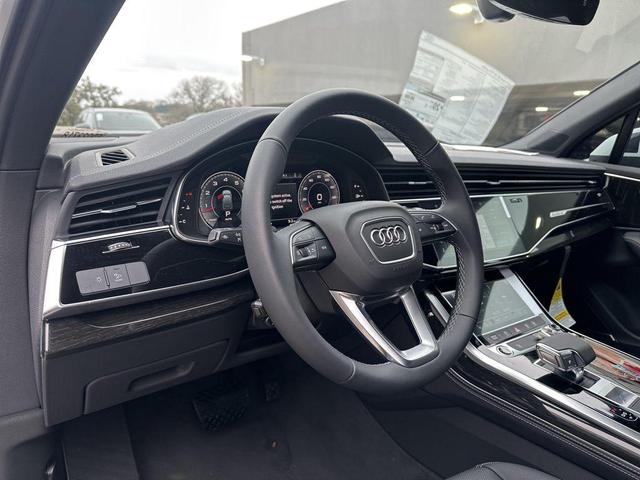 Photo of 2025 Glacier White Metallic Audi Q7