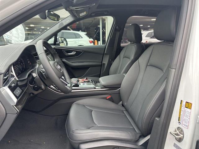 Photo of 2025 Glacier White Metallic Audi Q7