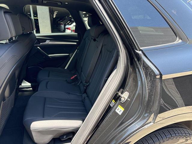Photo of 2025 Mythos Black Metallic Audi Q5