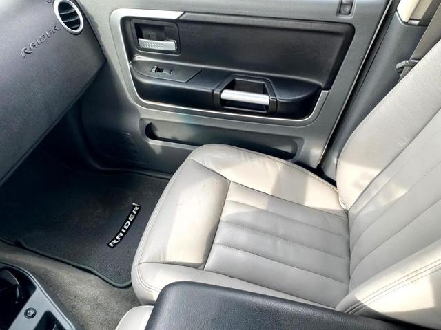 Photo of 2007 Silver Mitsubishi Raider