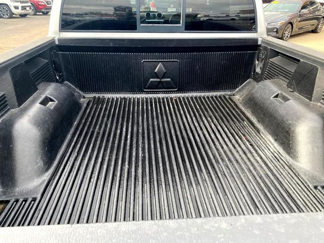 Photo of 2007 Silver Mitsubishi Raider