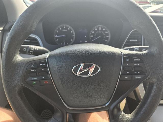 Photo of 2016 Silver Hyundai SONATA