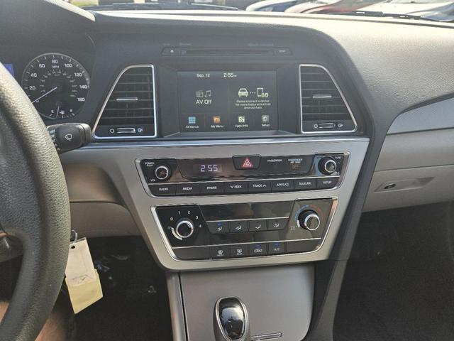 Photo of 2016 Silver Hyundai SONATA
