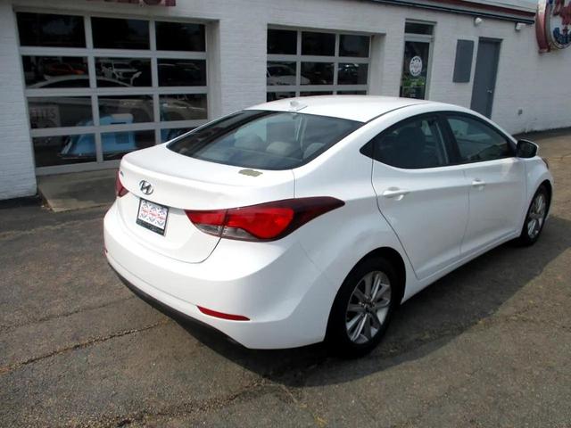 Photo of 2014 White Hyundai ELANTRA