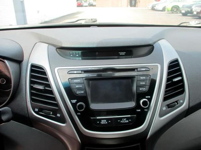 Photo of 2014 White Hyundai ELANTRA