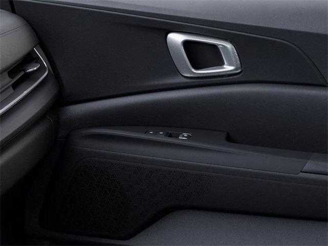 Photo of 2025 Snow White Pearl Kia Carnival Hybrid