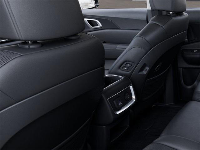 Photo of 2025 Snow White Pearl Kia Carnival Hybrid