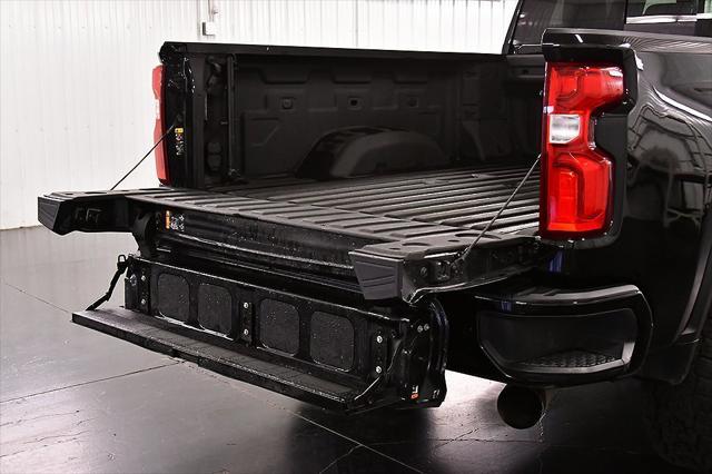 Photo of 2022 Black Chevrolet Silverado 2500
