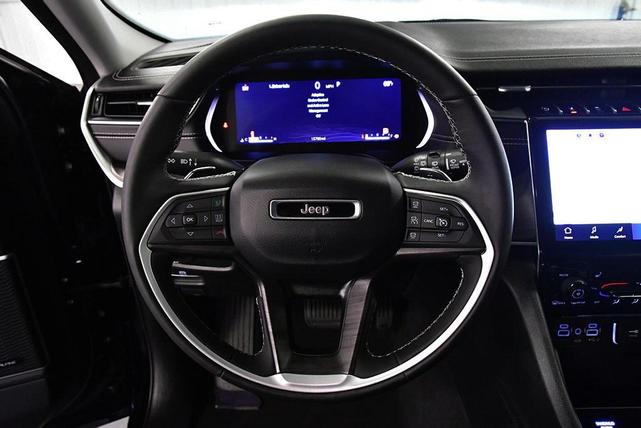 Photo of 2023 Diamond Black Crystal Pearlcoat Jeep Grand Cherokee
