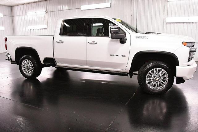 Photo of 2022 Iridescent Pearl Tricoat Chevrolet Silverado 3500