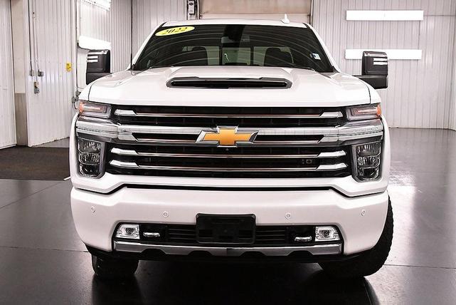 Photo of 2022 Iridescent Pearl Tricoat Chevrolet Silverado 3500