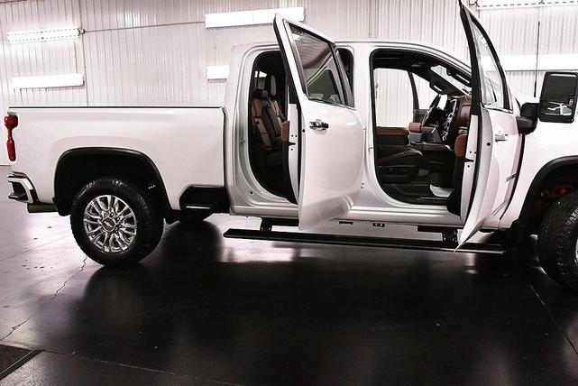 Photo of 2022 Iridescent Pearl Tricoat Chevrolet Silverado 3500
