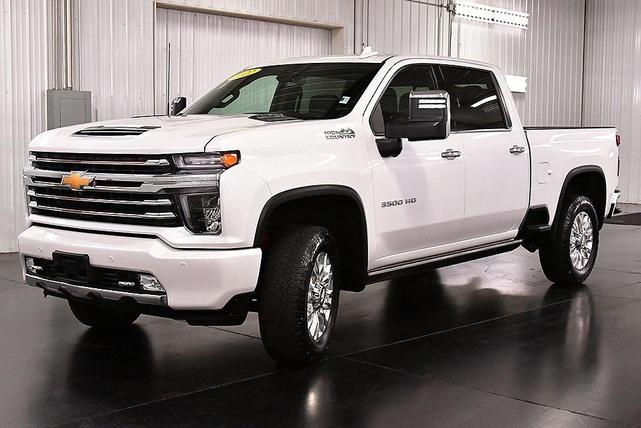 Photo of 2022 Iridescent Pearl Tricoat Chevrolet Silverado 3500