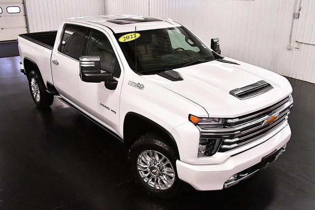 Photo of 2022 Iridescent Pearl Tricoat Chevrolet Silverado 3500