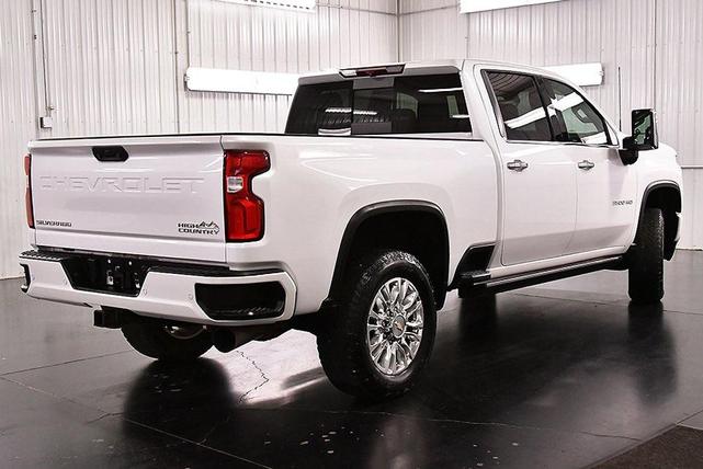 Photo of 2022 Iridescent Pearl Tricoat Chevrolet Silverado 3500