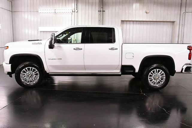 Photo of 2022 Iridescent Pearl Tricoat Chevrolet Silverado 3500