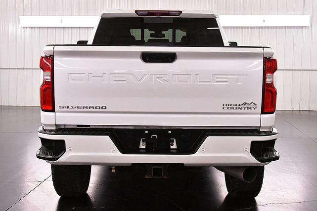 Photo of 2022 Iridescent Pearl Tricoat Chevrolet Silverado 3500