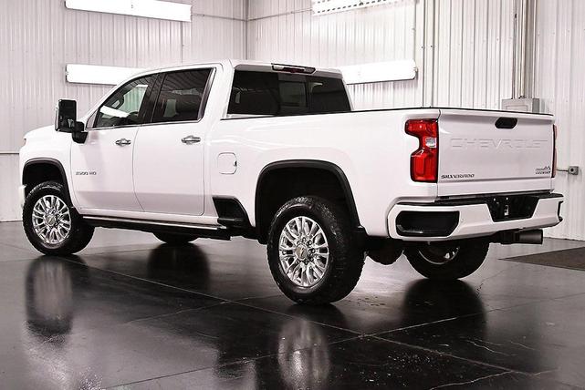 Photo of 2022 Iridescent Pearl Tricoat Chevrolet Silverado 3500