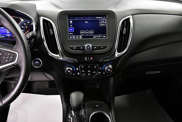 Photo of 2022 Silver Ice Metallic Chevrolet Equinox