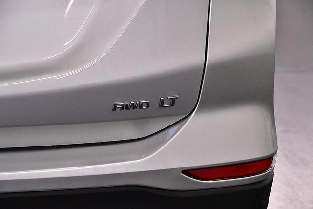 Photo of 2022 Silver Ice Metallic Chevrolet Equinox