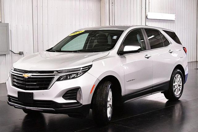 Photo of 2022 Silver Ice Metallic Chevrolet Equinox