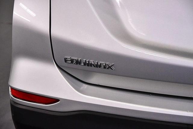 Photo of 2022 Silver Ice Metallic Chevrolet Equinox