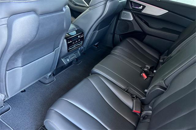 Photo of 2025 Silver Metallic Acura MDX