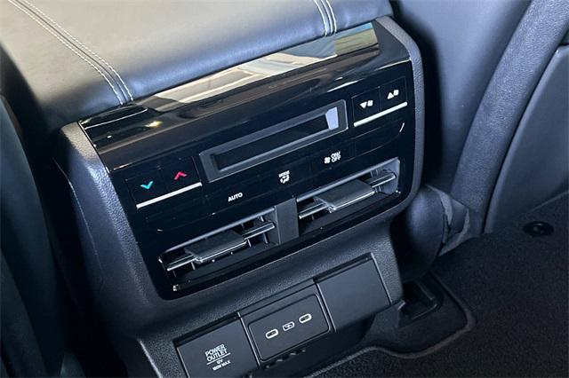 Photo of 2025 Silver Metallic Acura MDX