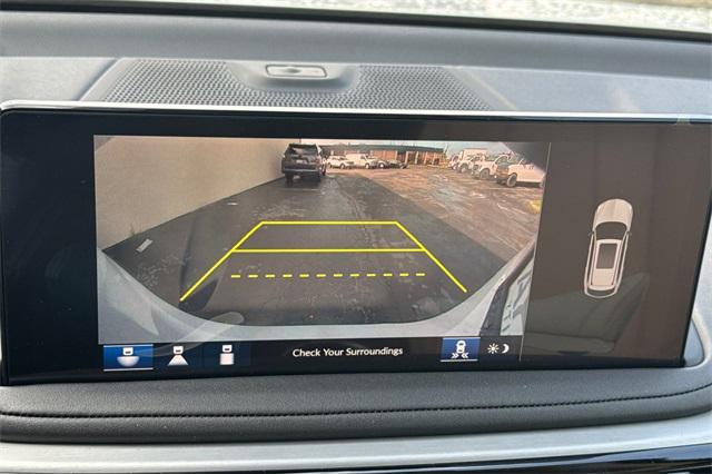 Photo of 2025 Platinum Acura MDX