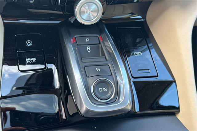 Photo of 2025 Platinum Acura MDX