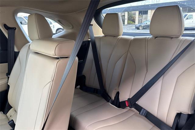Photo of 2025 Platinum Acura MDX