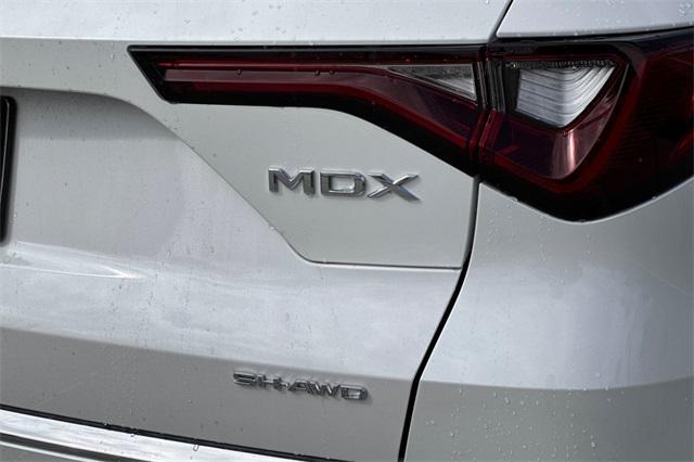 Photo of 2025 Platinum Acura MDX
